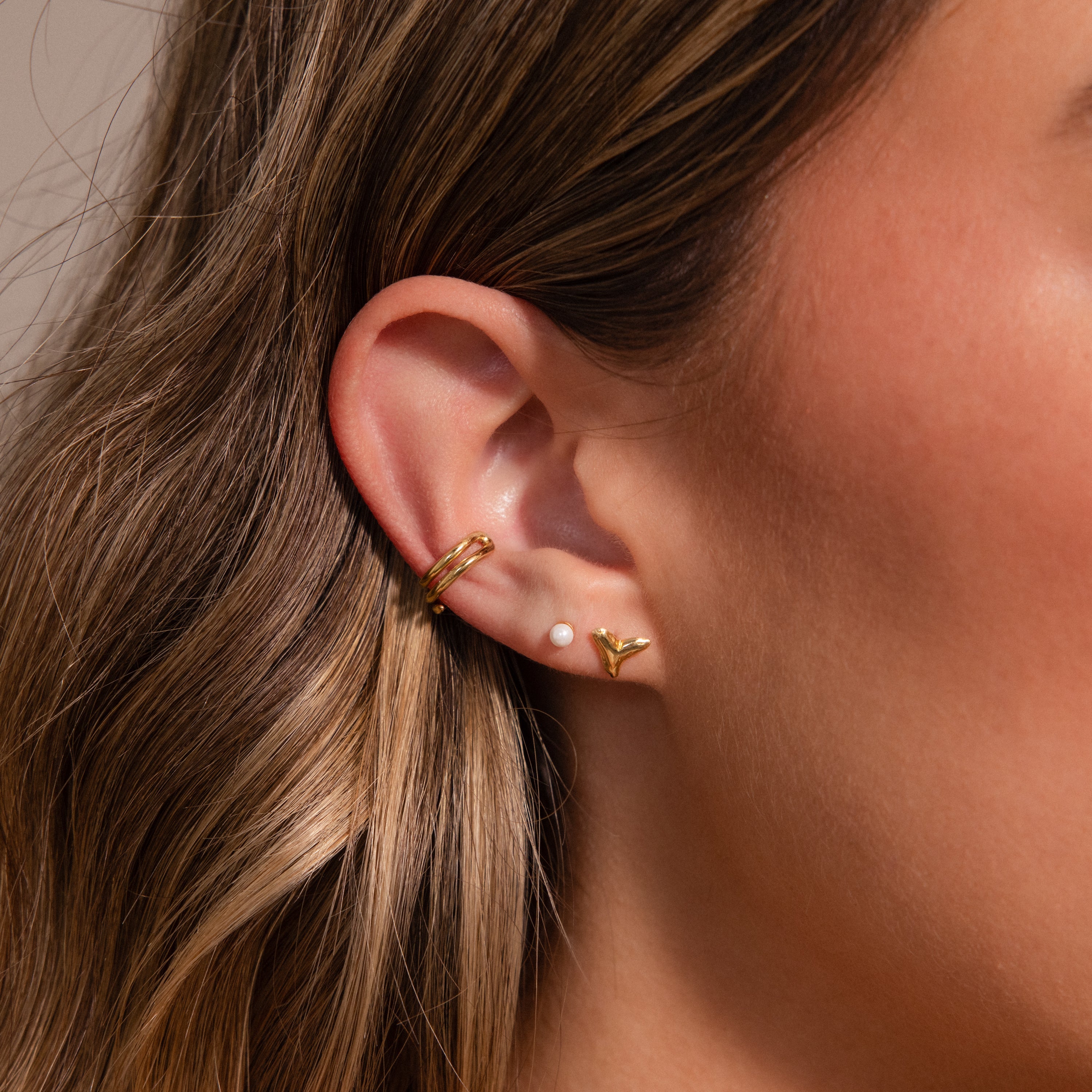 Shark Tooth Flatback Studs