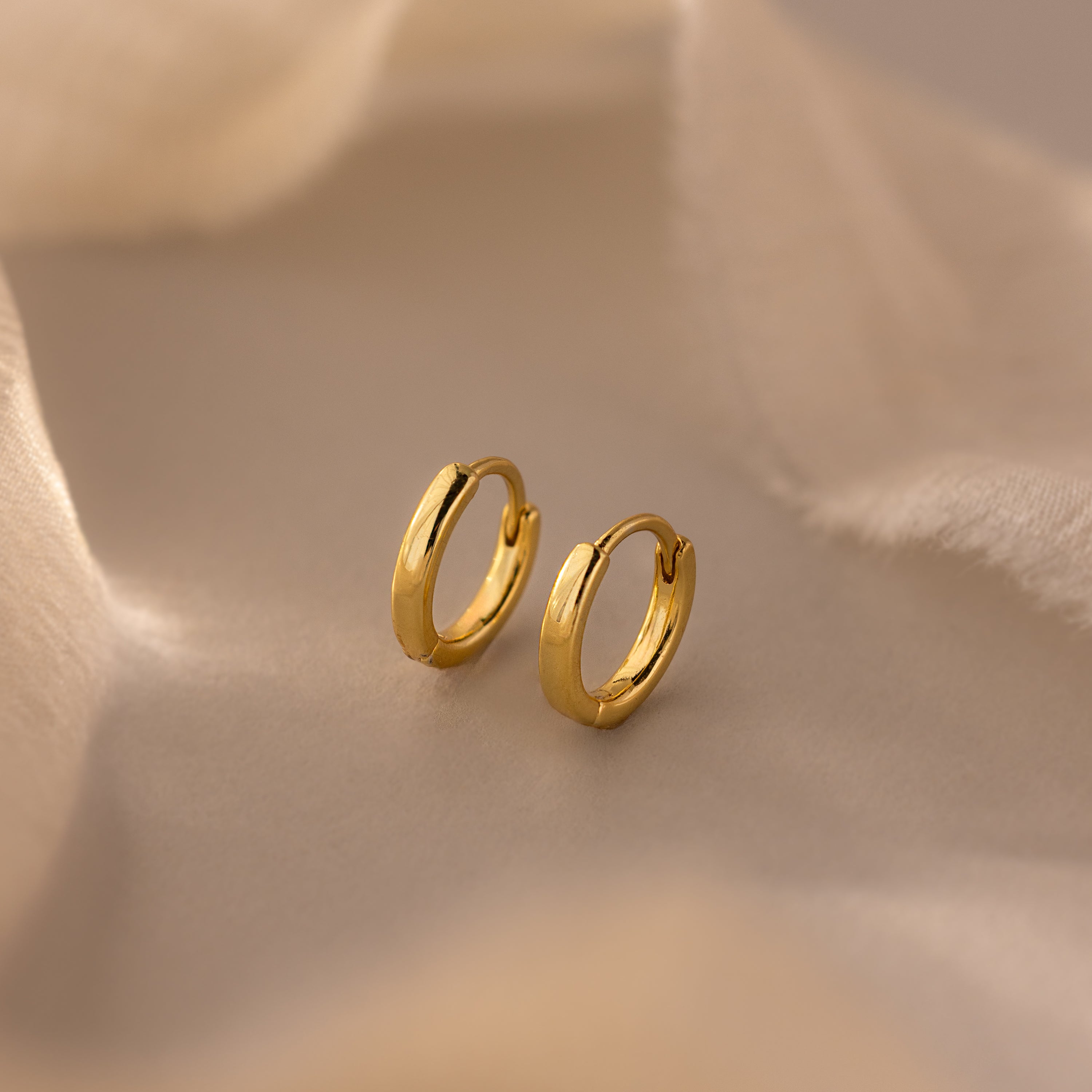 7mm Dainty Huggies