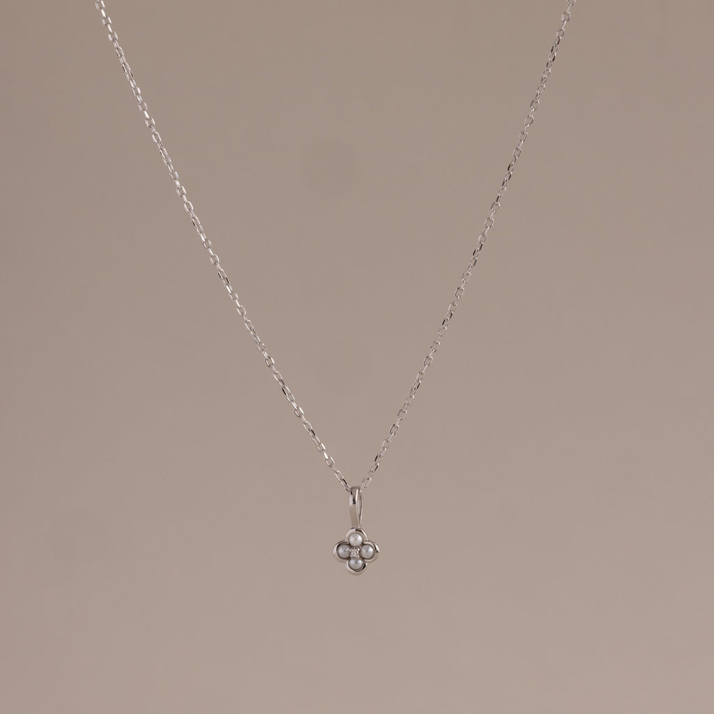Rounded Pearl Flower Necklace
