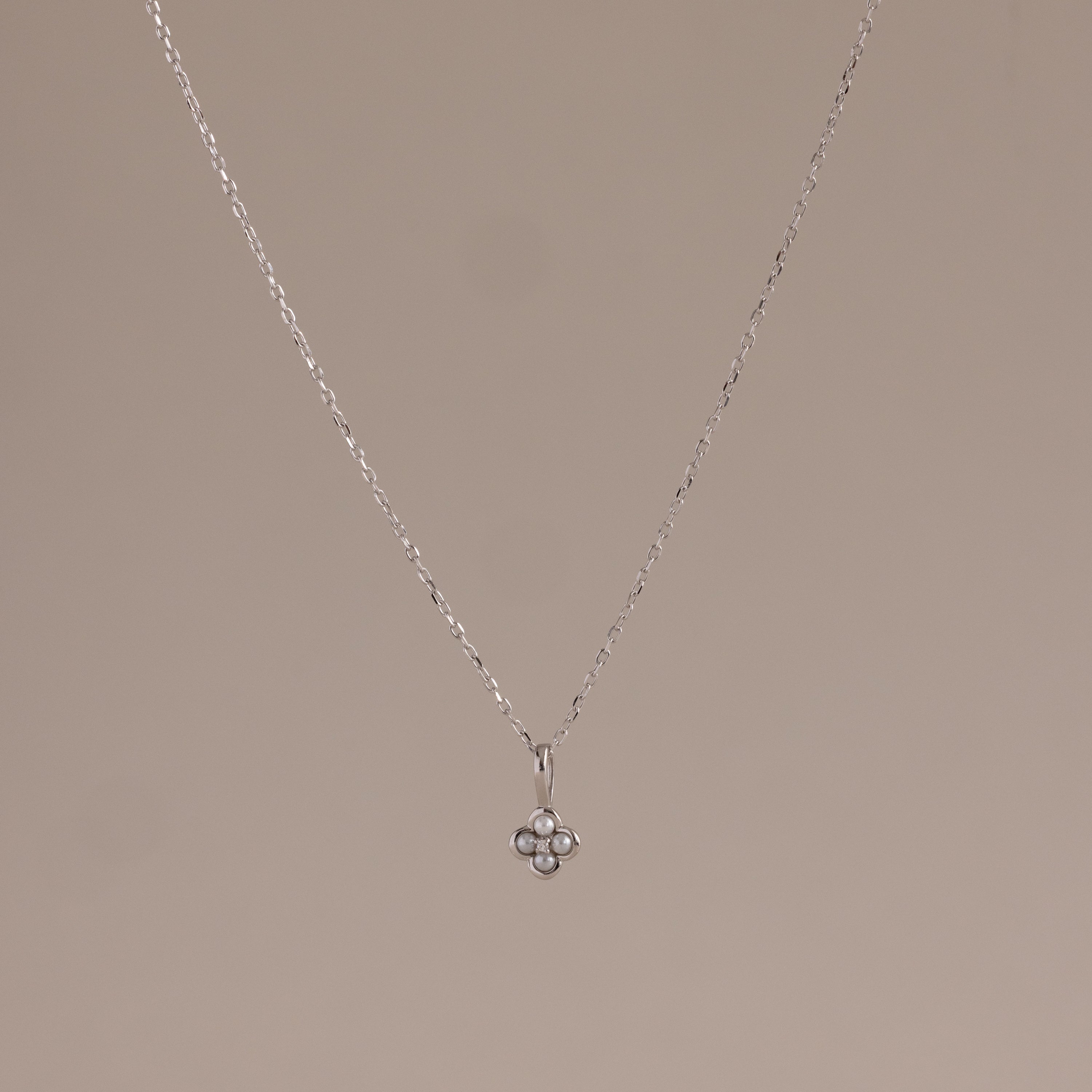 Rounded Pearl Flower Necklace