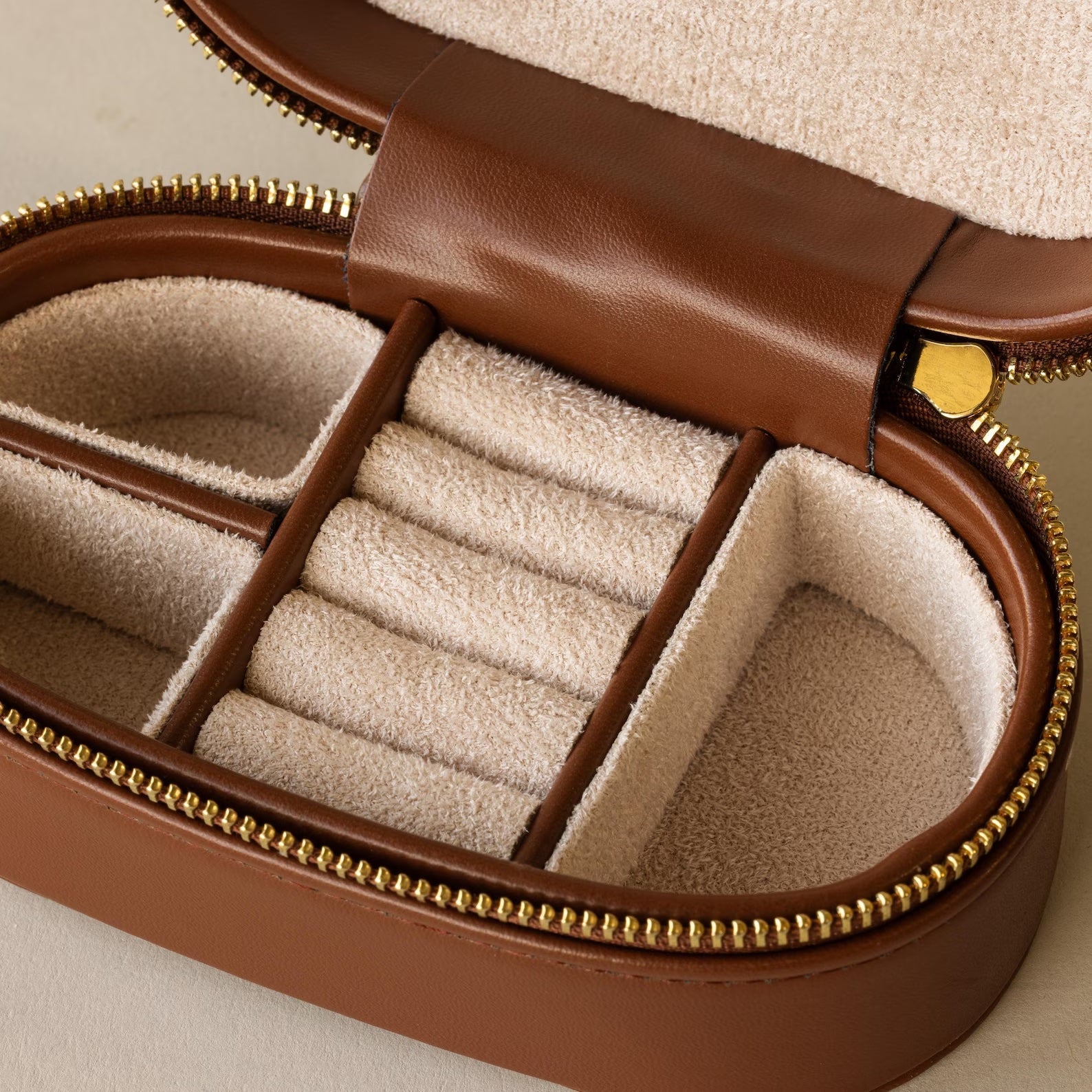 Oval Leather Jewelry Box