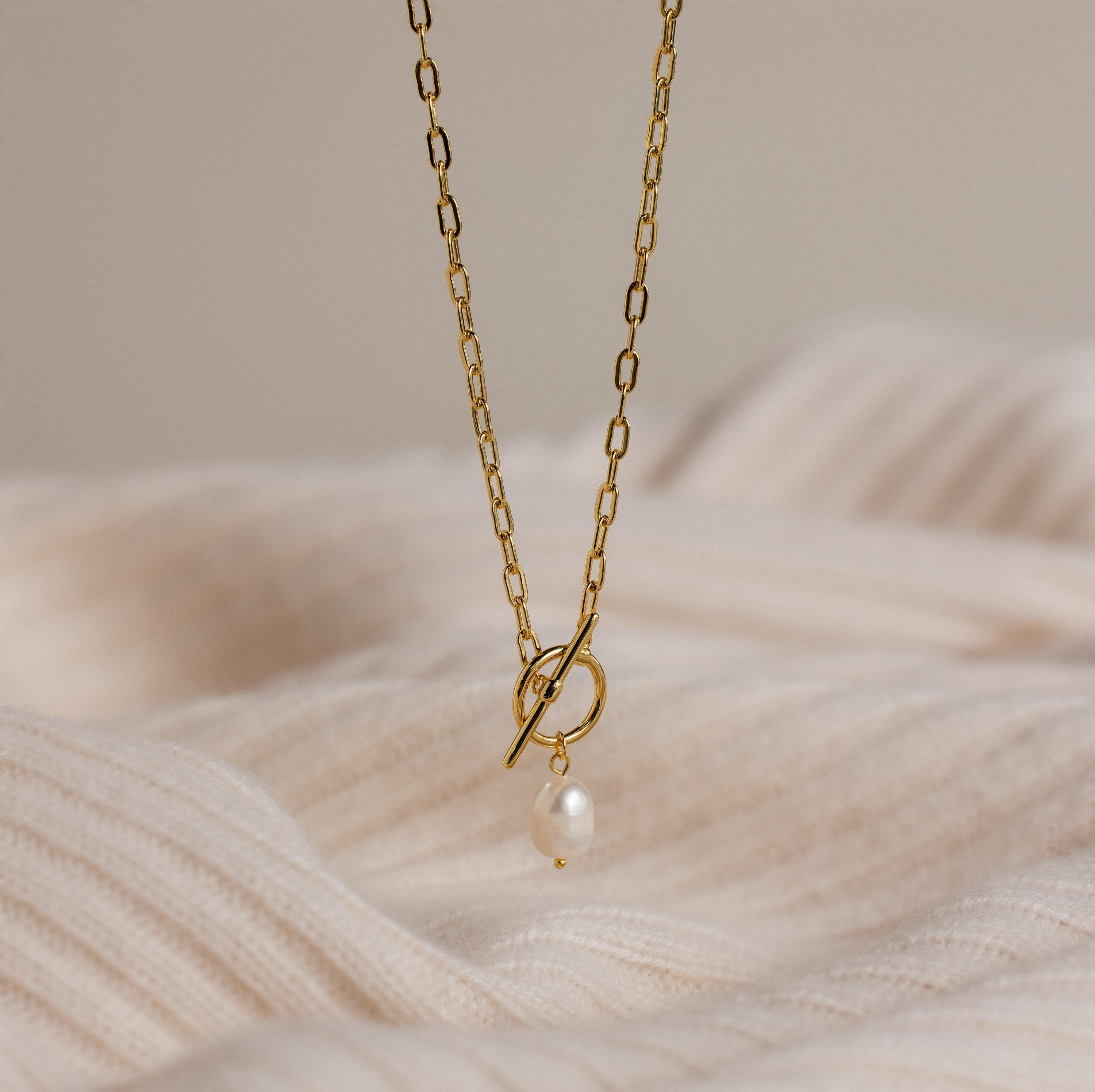 Paperclip Pearl Toggle Necklace