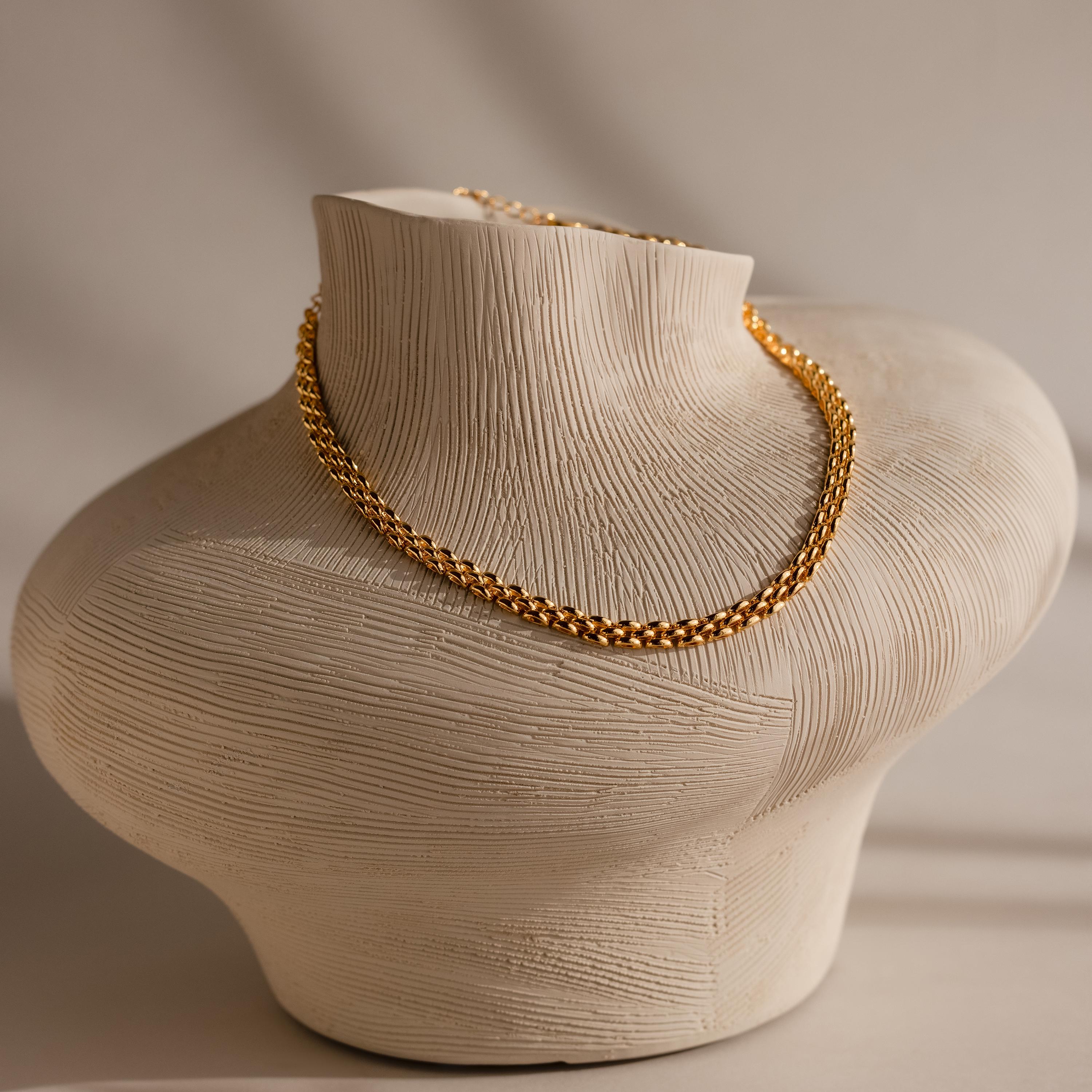 Strap Necklace