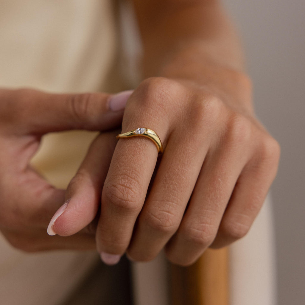 Zen Diamond Curve Ring